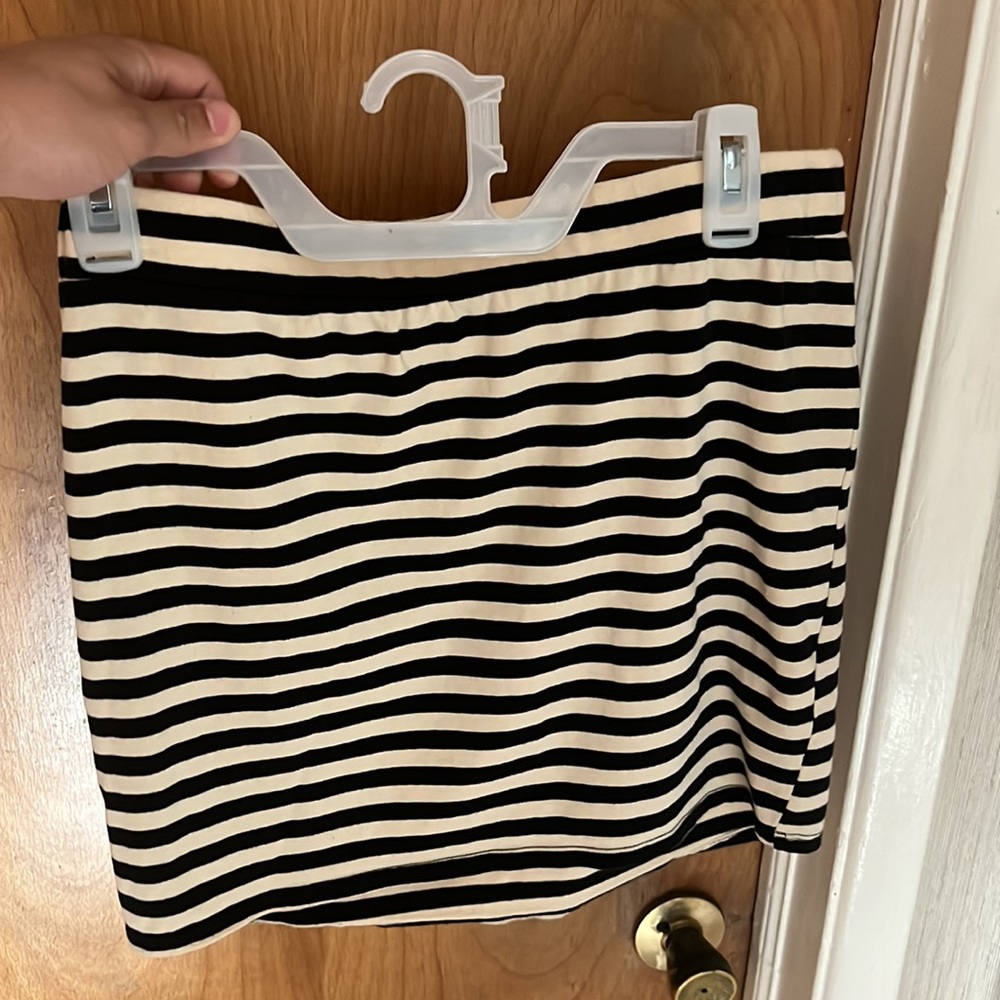 Black and White cardigan/ pencil skirt combo - Picture 3 of 3
